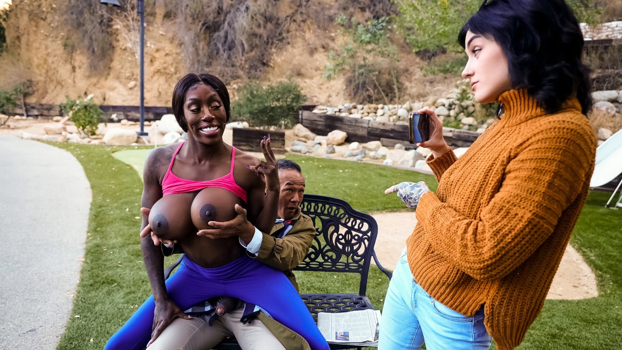 Nasty Old Bench Flasher Meets Thirsty Jogging Nymph Ebony Mystique Chong Dong Brazzers Indian Videos