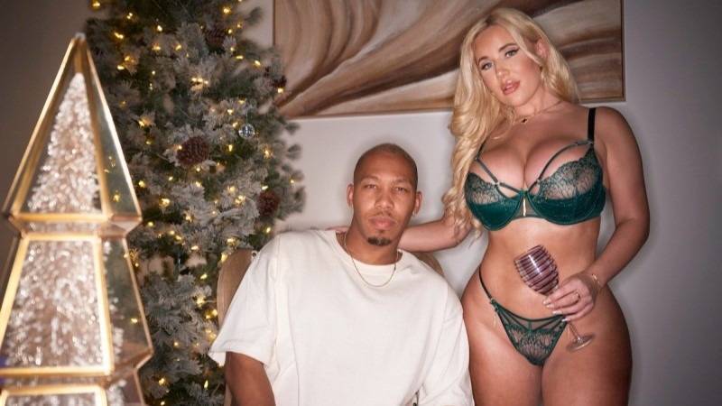 Savannah Bond Santas Favorite Stocking Stuffer Hardcore Milf Bigtits BBc Brazzers Alura Jenson