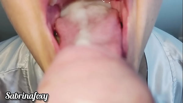 COLOMBIANA SABRINAFOXY. MI CASERO LLEGO A COBRAR LA RENTA Y NO TENIA DINERO. ME OBLIGO A MAMAR SU VERGA GRUESA EN PARTE DE PAGO Y USA MI BOCA COMO SU DEPOSITO DE LECHE. GARGANTA PROFUNDA Brazzers Sexi Video